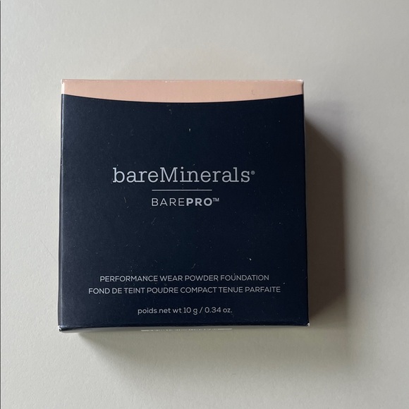 bareMinerals barePro Performance Wear Powder Foundation in Cashmere 06